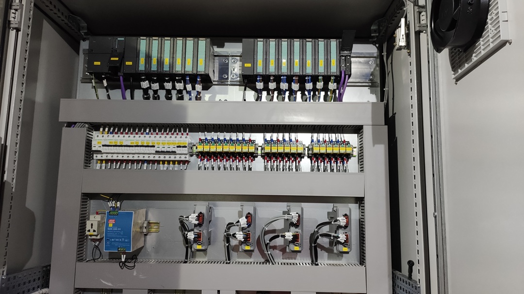 某化工企业的自动化控制柜装配